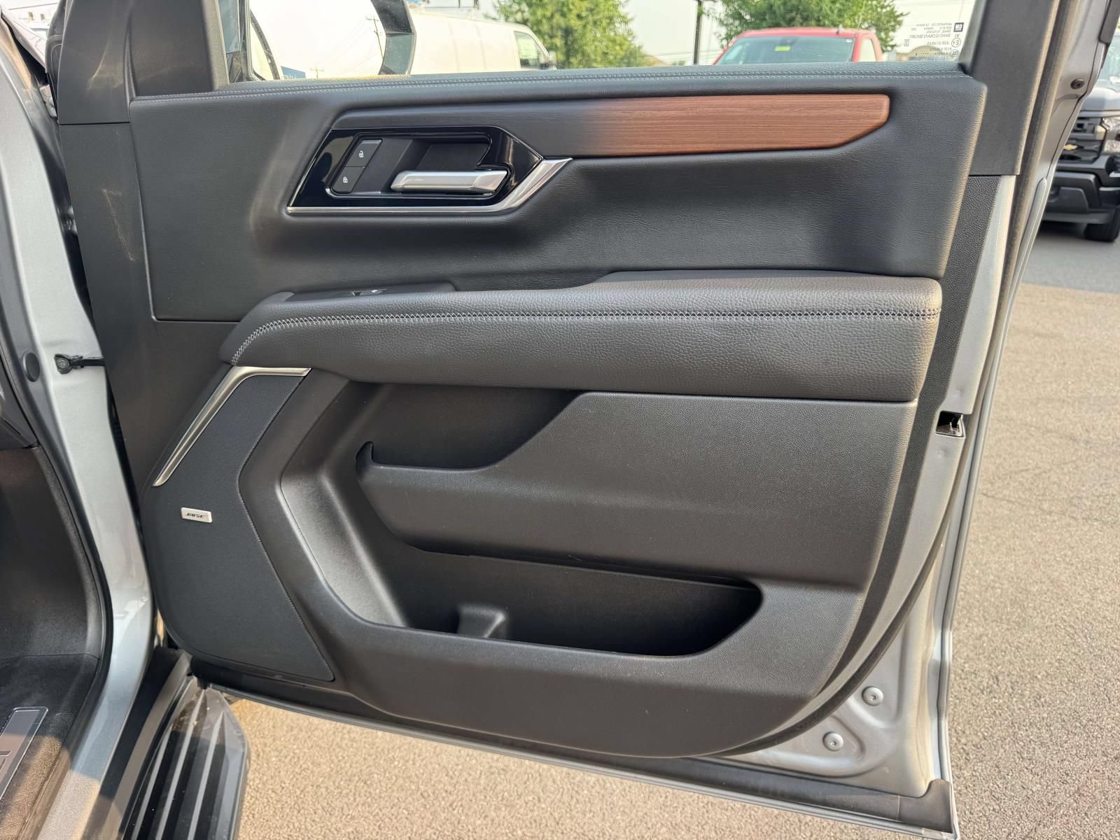 Used 2025 GMC Yukon Denali AWD/4WD image 31
