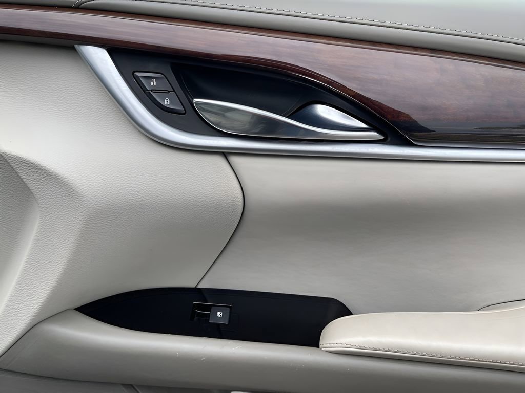 Used 2013 Cadillac XTS Platinum image 12