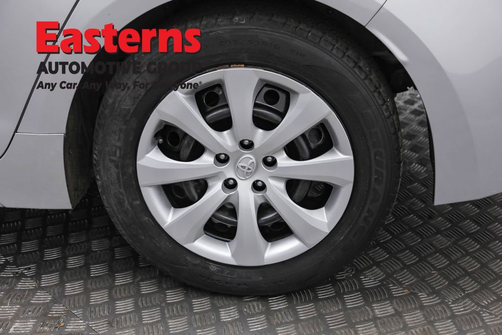 Used 2021 Toyota Corolla LE w/ Protection Package (TMS) image 32