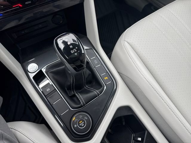 Certified 2022 Volkswagen Tiguan SE R-Line image 27