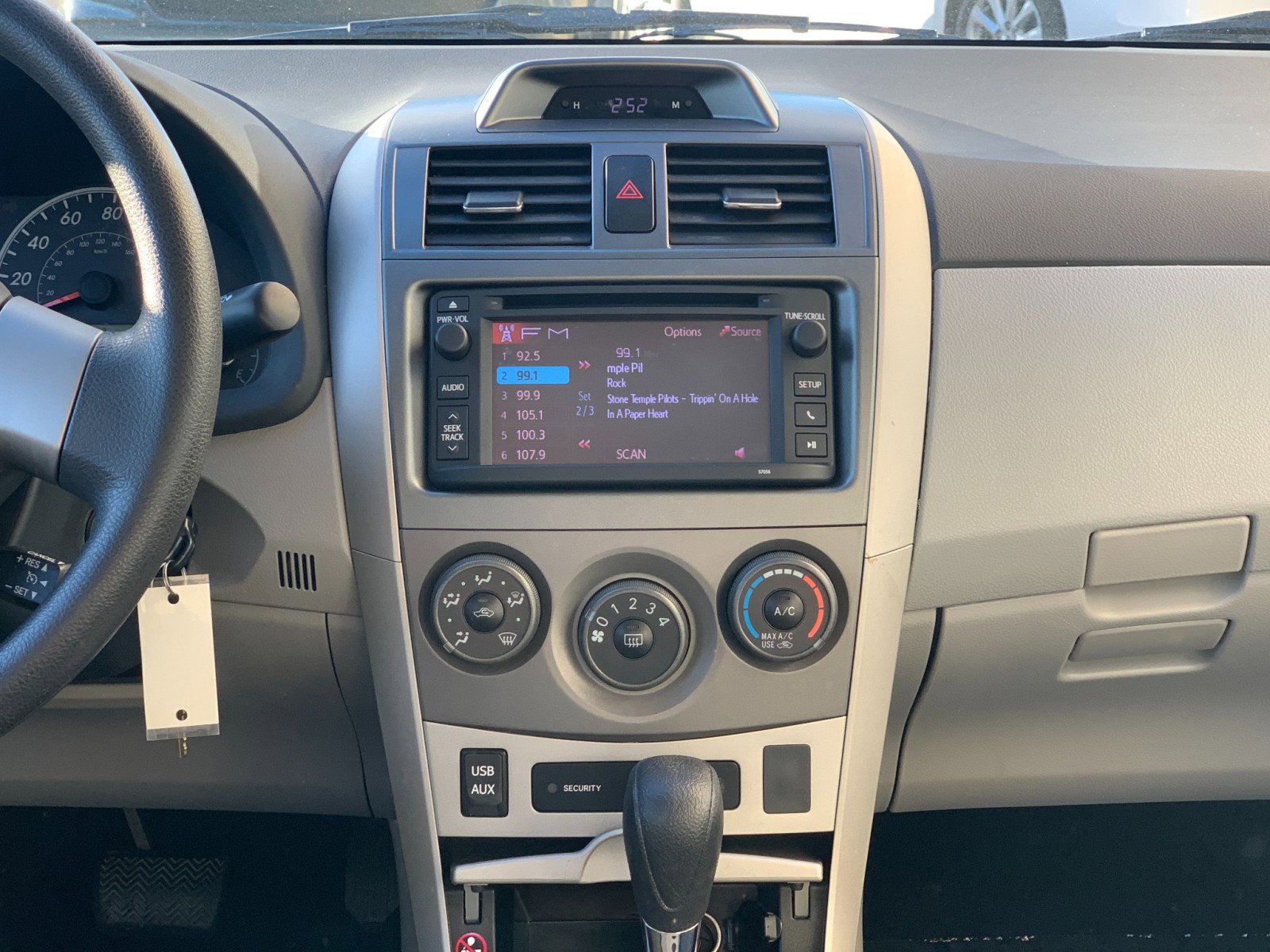 Used 2013 Toyota Corolla LE image 20