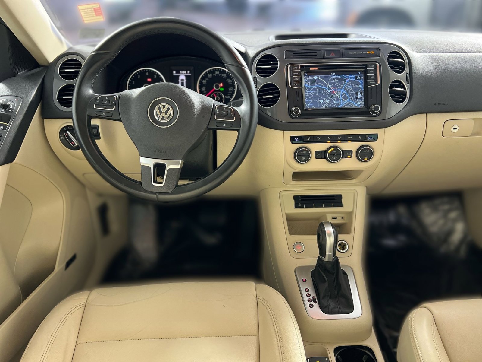 Used 2017 Volkswagen Tiguan SEL FWD image 24