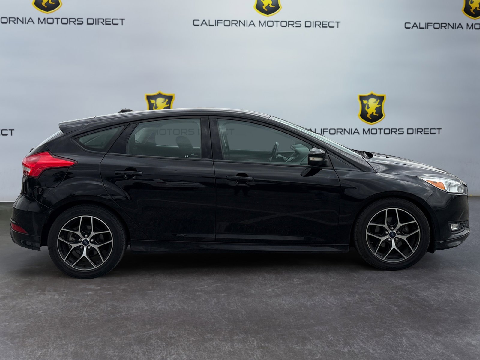 Used 2016 Ford Focus SE w/ SE Sport Package image 6