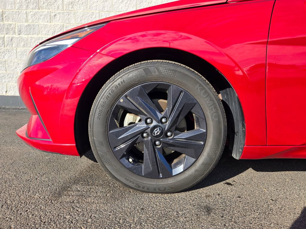 Used 2023 Hyundai Elantra SEL w/ Cargo Package FWD image 9