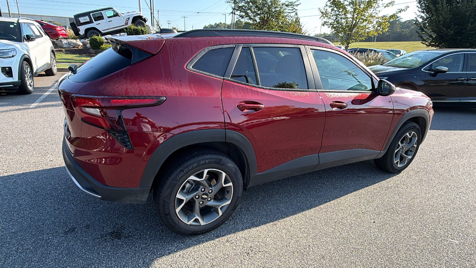 Used 2025 Chevrolet Trax LT FWD image 8