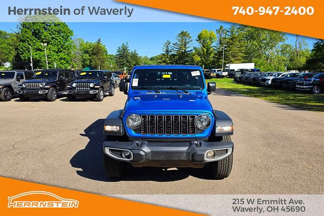 Used 2024 Jeep Gladiator Sport AWD/4WD image 2