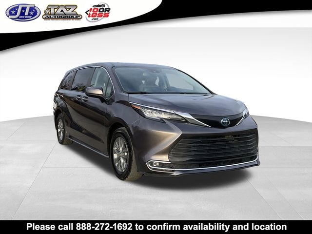 Used 2022 Toyota Sienna XLE image 1