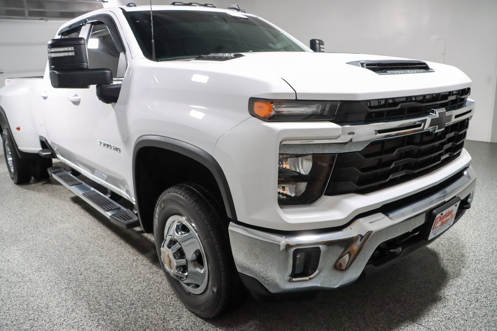 Used 2024 Chevrolet Silverado 3500 LT w/ Convenience Package AWD/4WD image 5