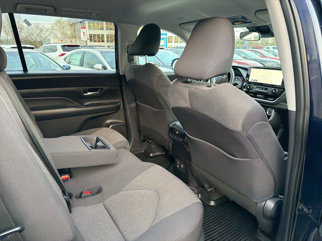 Used 2025 Toyota Grand Highlander AWD image 12