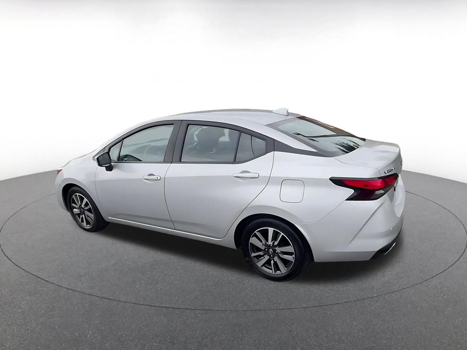 Used 2025 Nissan Versa SV FWD image 10