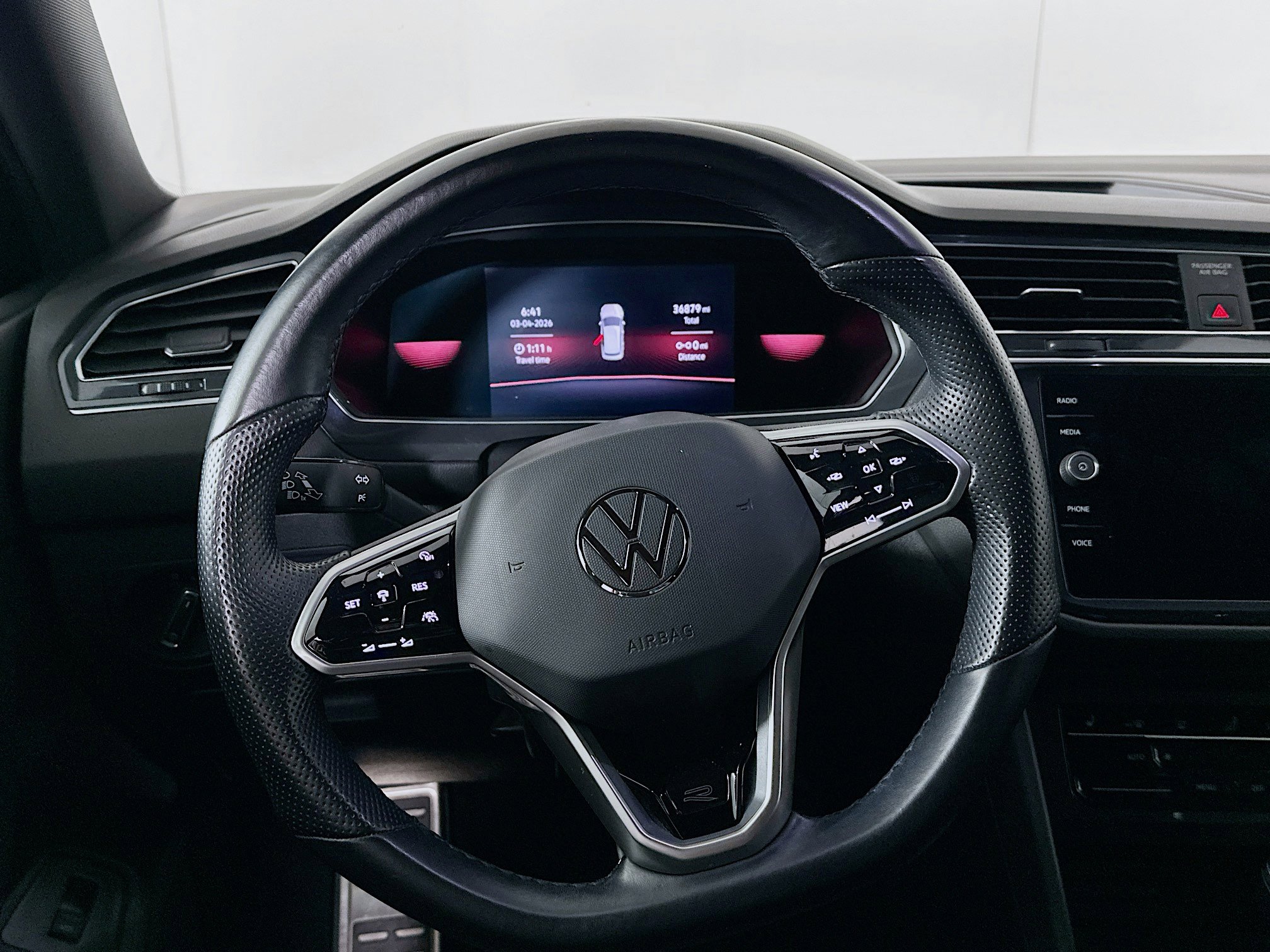 Used 2022 Volkswagen Tiguan SE R-Line image 18