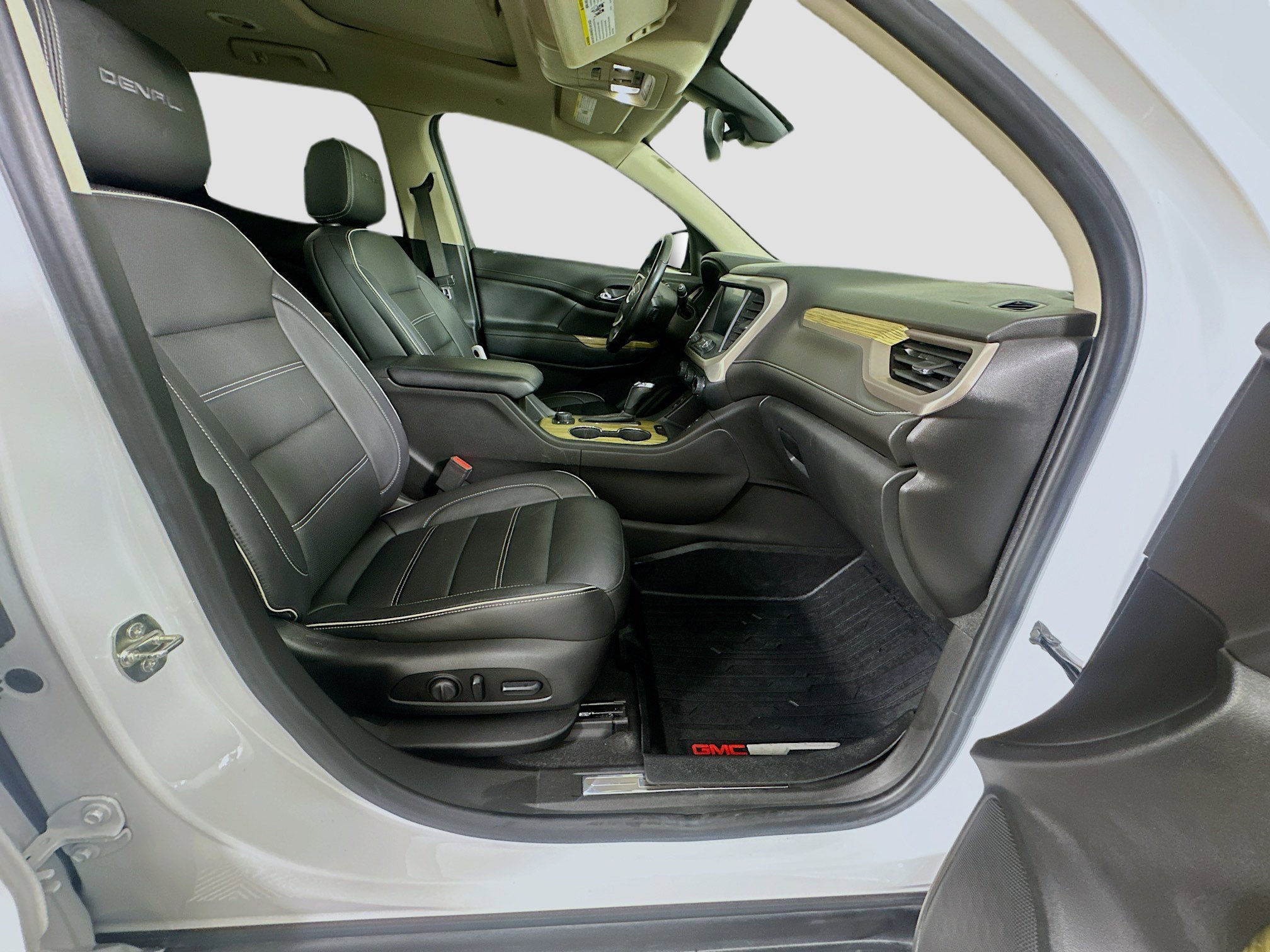 Used 2019 GMC Acadia Denali w/ Technology Package FWD image 33
