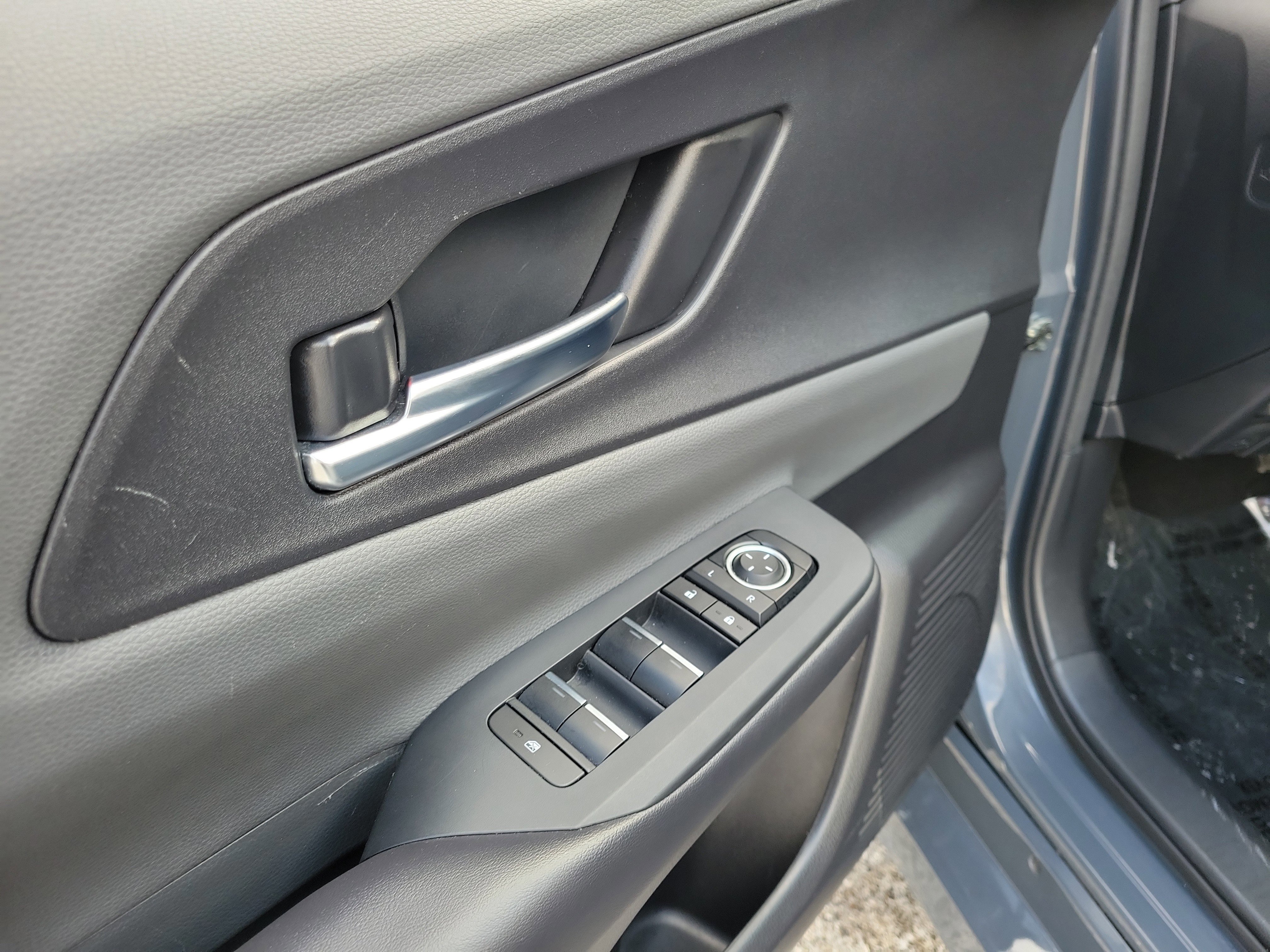 Used 2024 Toyota Prius XLE image 18