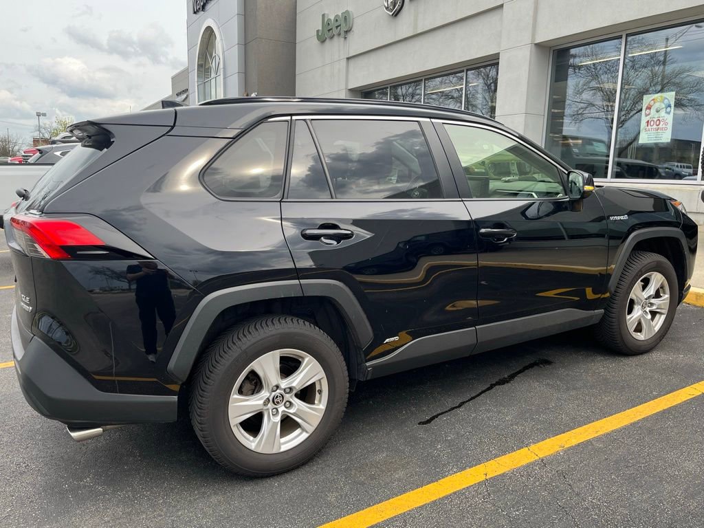 Used 2021 Toyota RAV4 XLE w/ Convenience Package AWD/4WD image 3