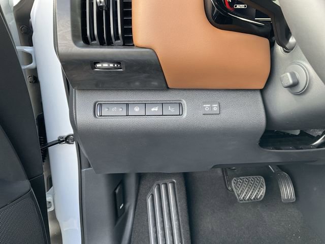 New 2026 Nissan Pathfinder Platinum w/ Accent Package image 17