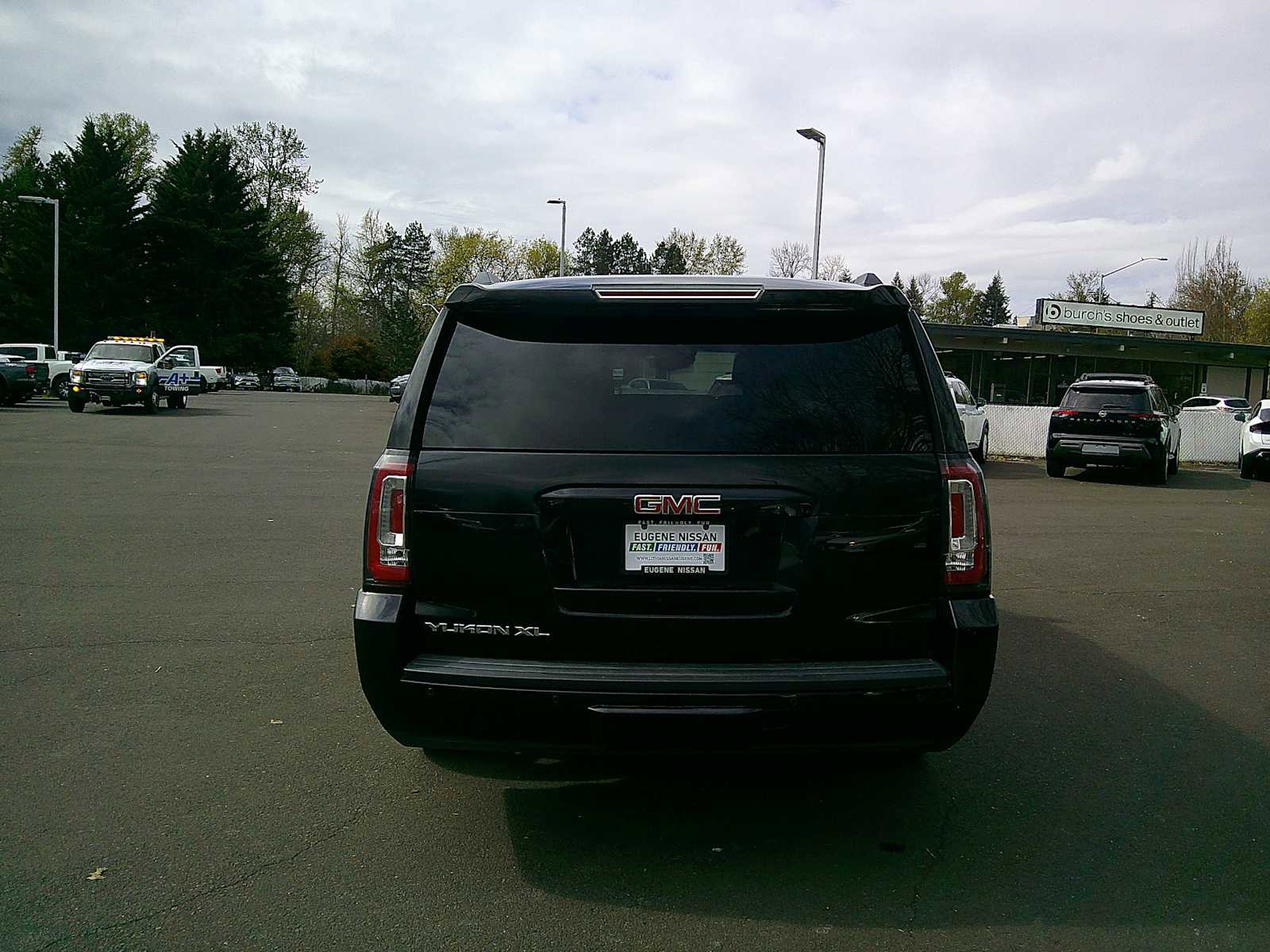 Used 2016 GMC Yukon XL SLT image 4