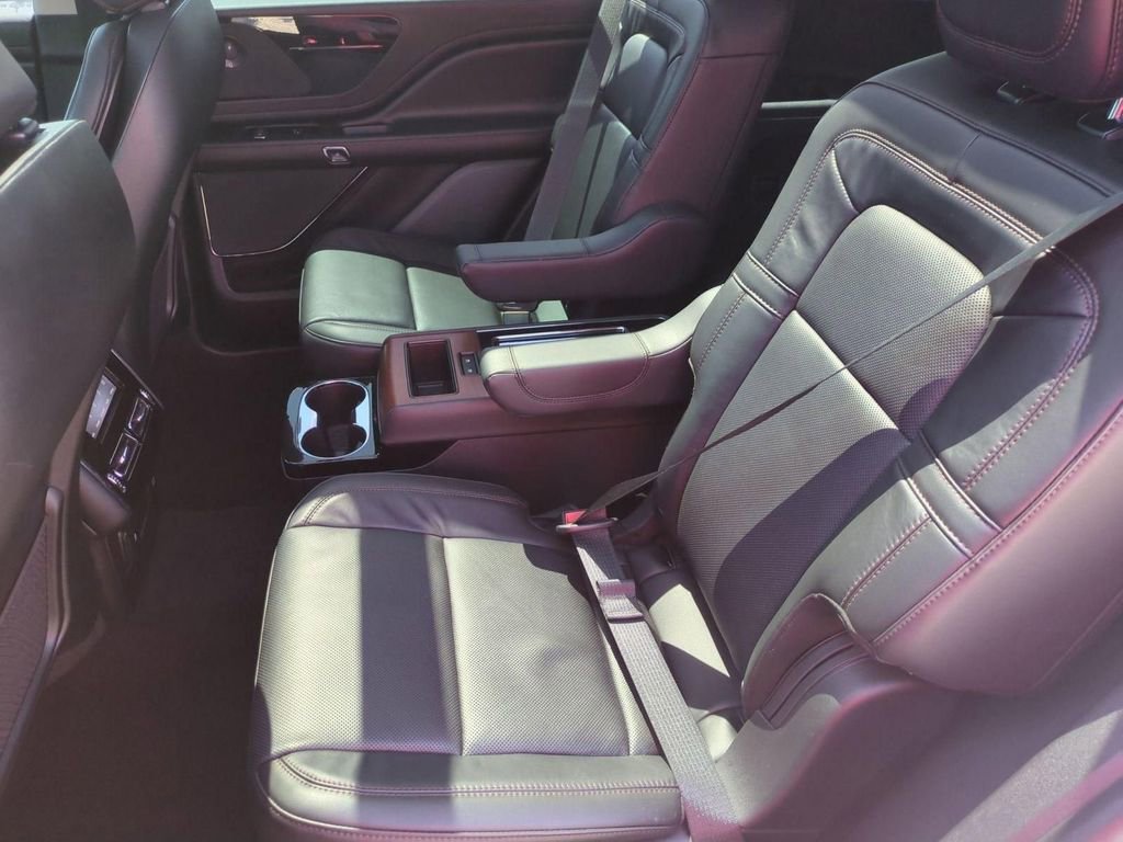 Used 2024 Lincoln Aviator Reserve w/ Equipment Group 201A image 27
