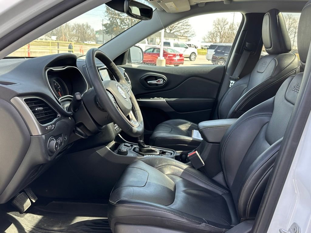 Used 2022 Jeep Cherokee Limited w/ Mopar Interior Package AWD/4WD image 11