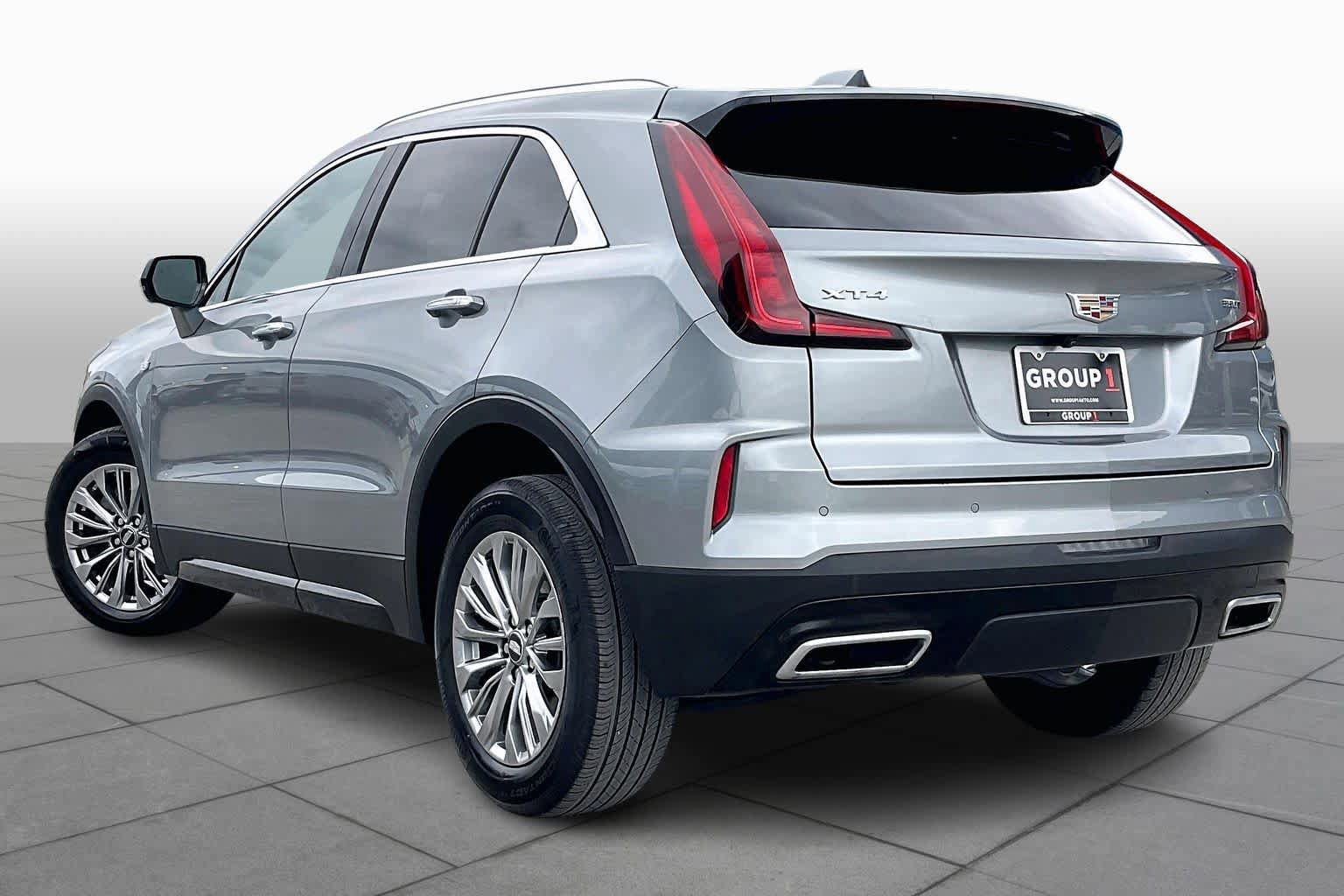 Used 2025 Cadillac XT4 Premium Luxury FWD image 12