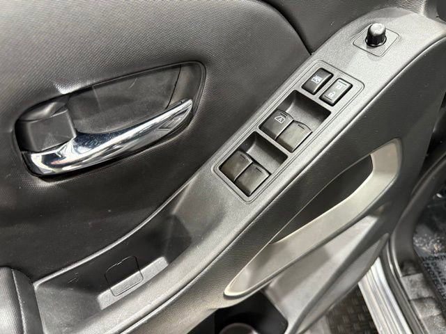 Used 2023 Nissan Frontier SV image 14