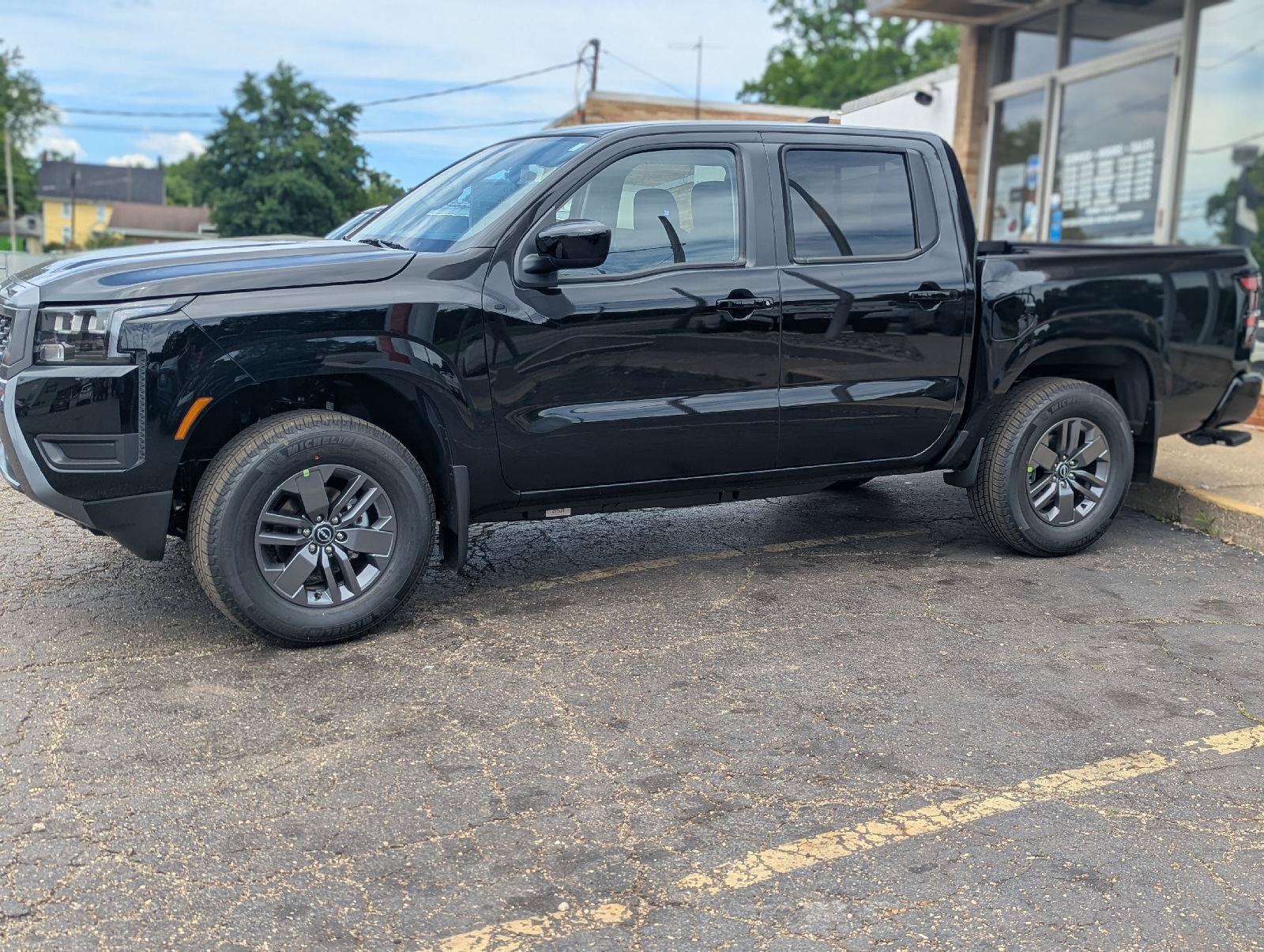 New 2026 Nissan Frontier SV w/ Tow Package AWD/4WD image 4