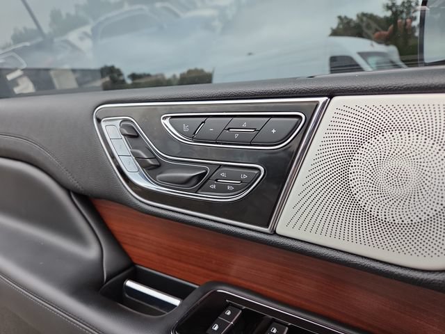 Used 2021 Lincoln Navigator Reserve w/ Luxury Package AWD/4WD image 23