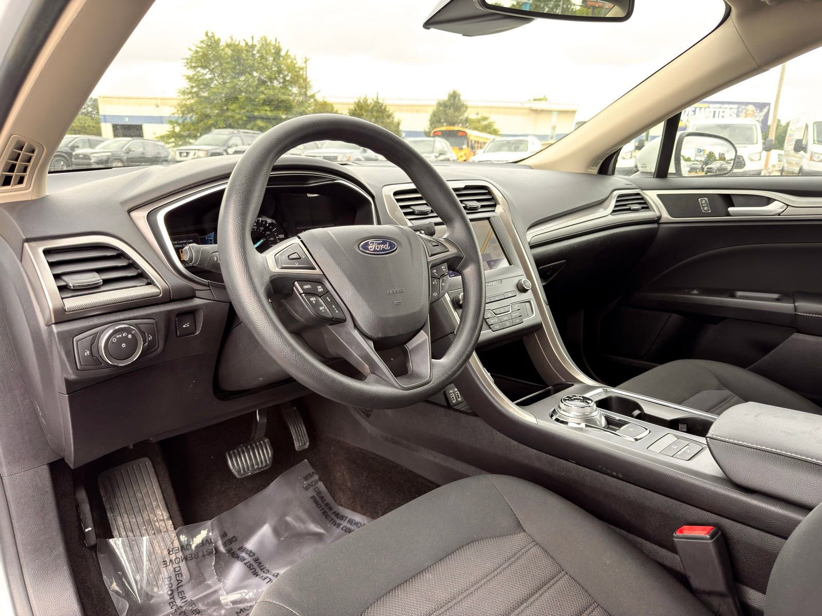 Used 2020 Ford Fusion SE FWD image 13