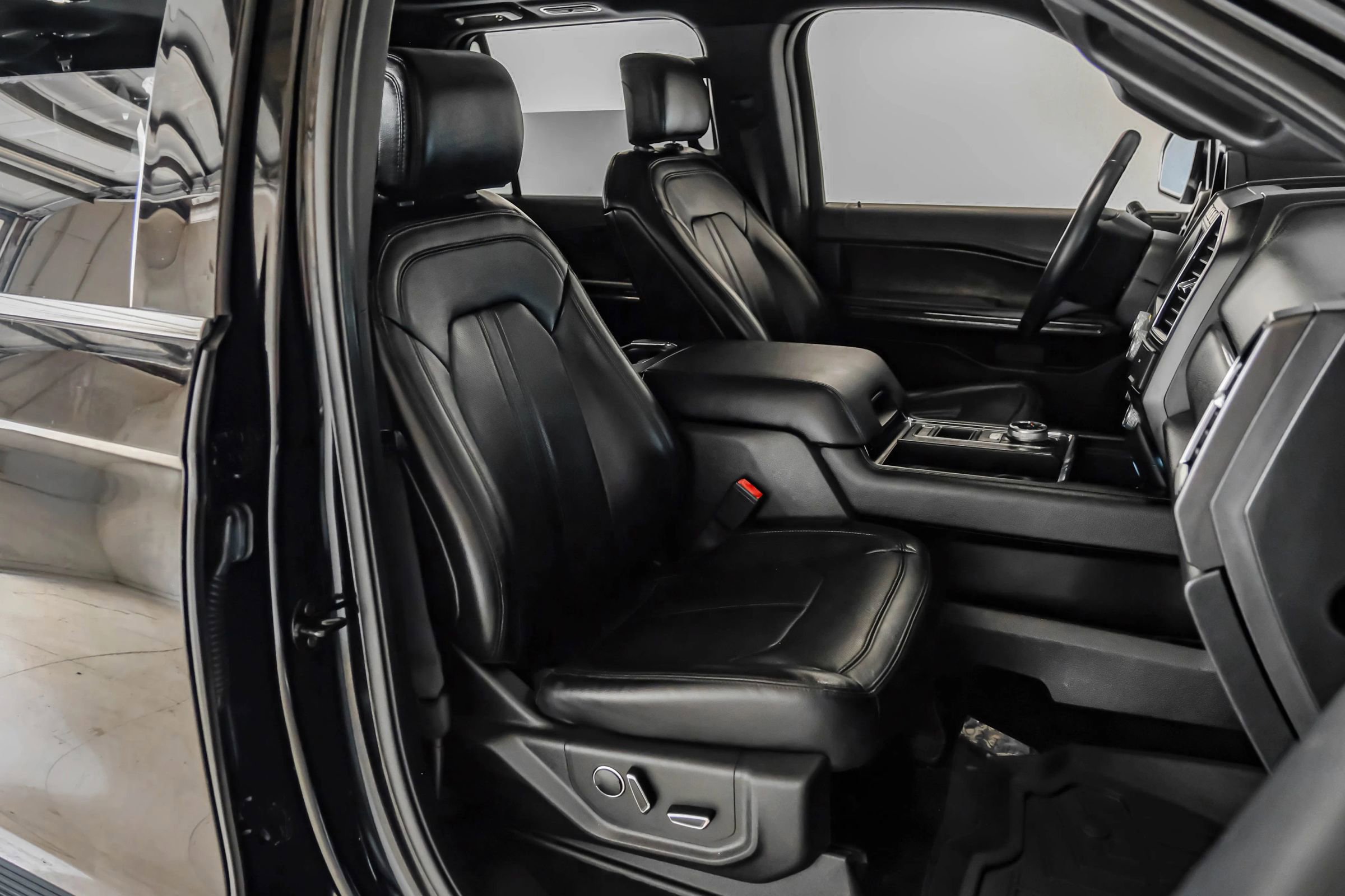 Used 2018 Ford Expedition Max Limited w/ Equipment Group 302A image 31