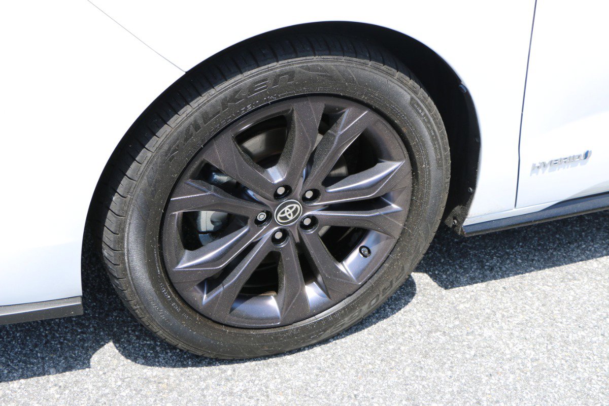 Used 2021 Toyota Sienna XSE FWD image 14