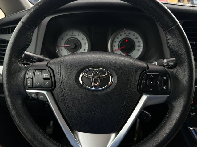 Used 2015 Toyota Sienna SE FWD image 25