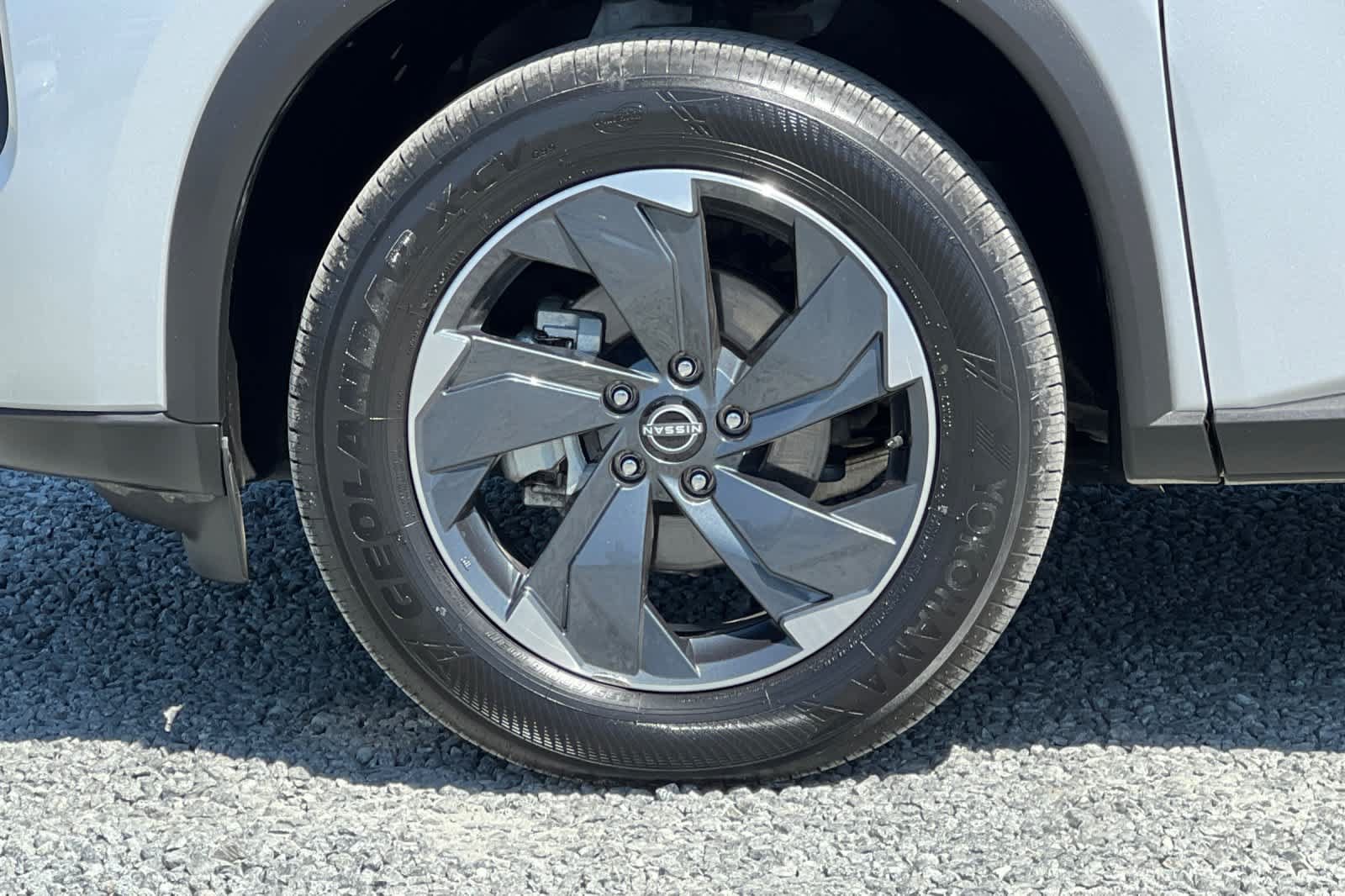 Used 2024 Nissan Rogue SV AWD/4WD image 8