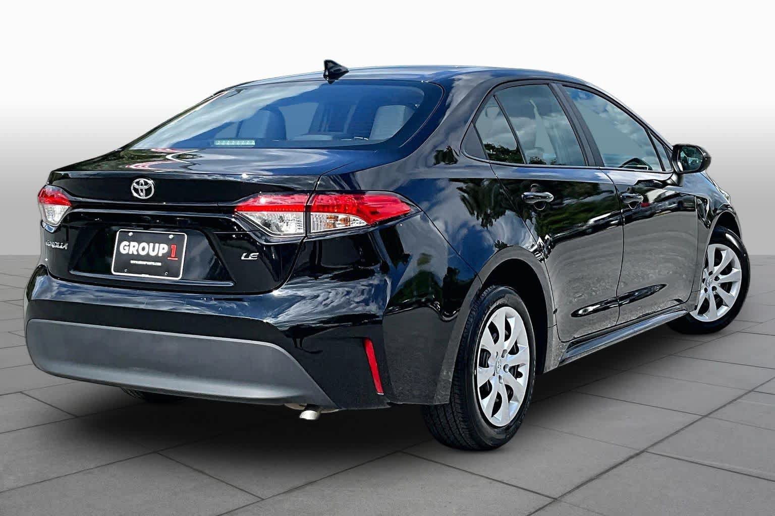 Used 2025 Toyota Corolla LE FWD image 13