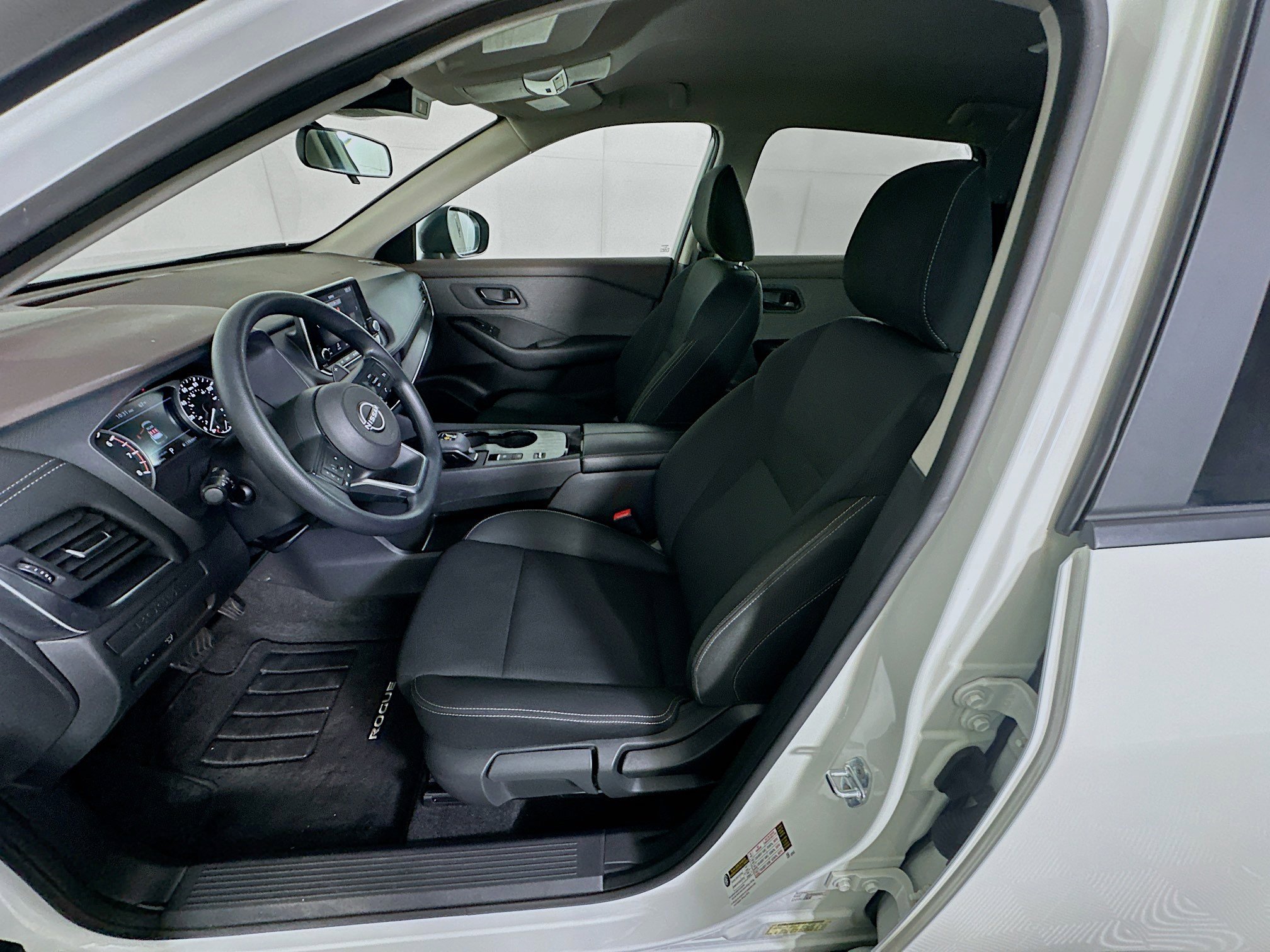 Used 2023 Nissan Rogue S image 13