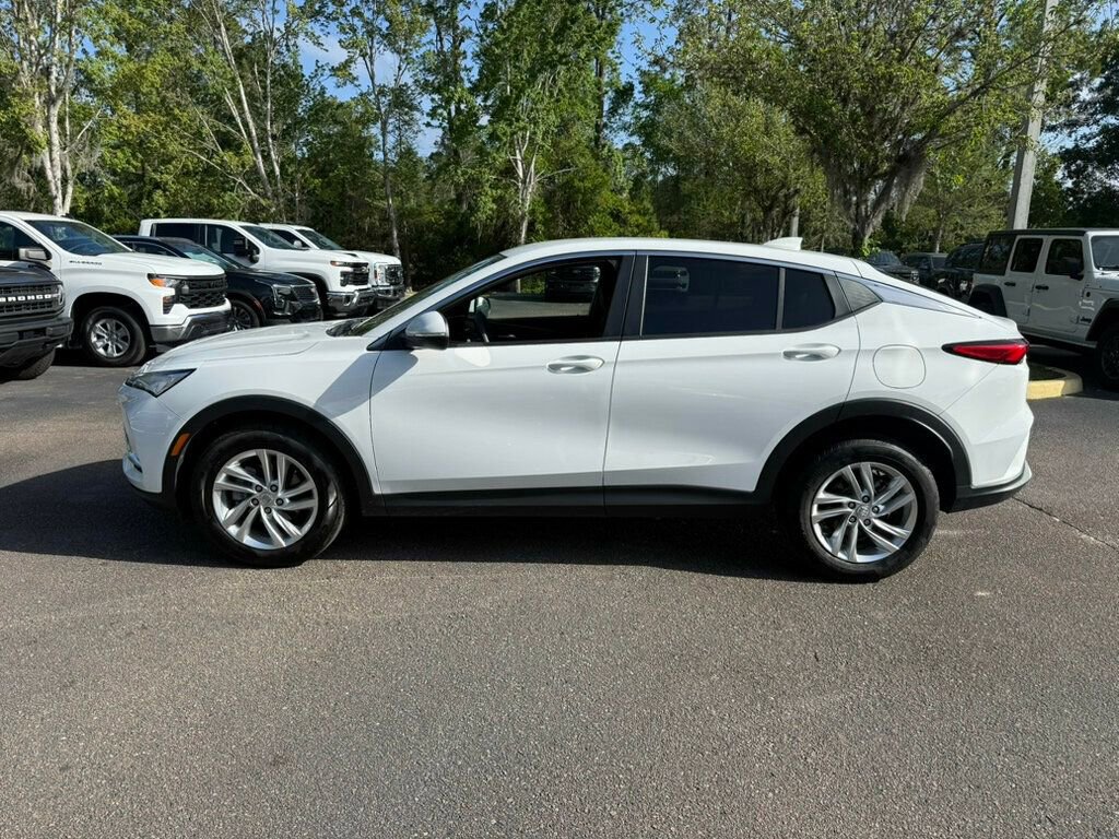 Used 2025 Buick Envista Preferred image 2