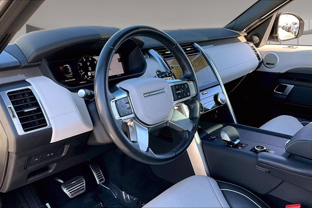 Certified 2023 Land Rover Discovery Metropolitan Edition AWD/4WD image 15