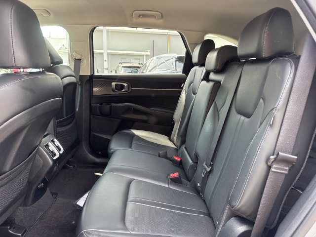 Used 2025 Kia Sorento S FWD image 11