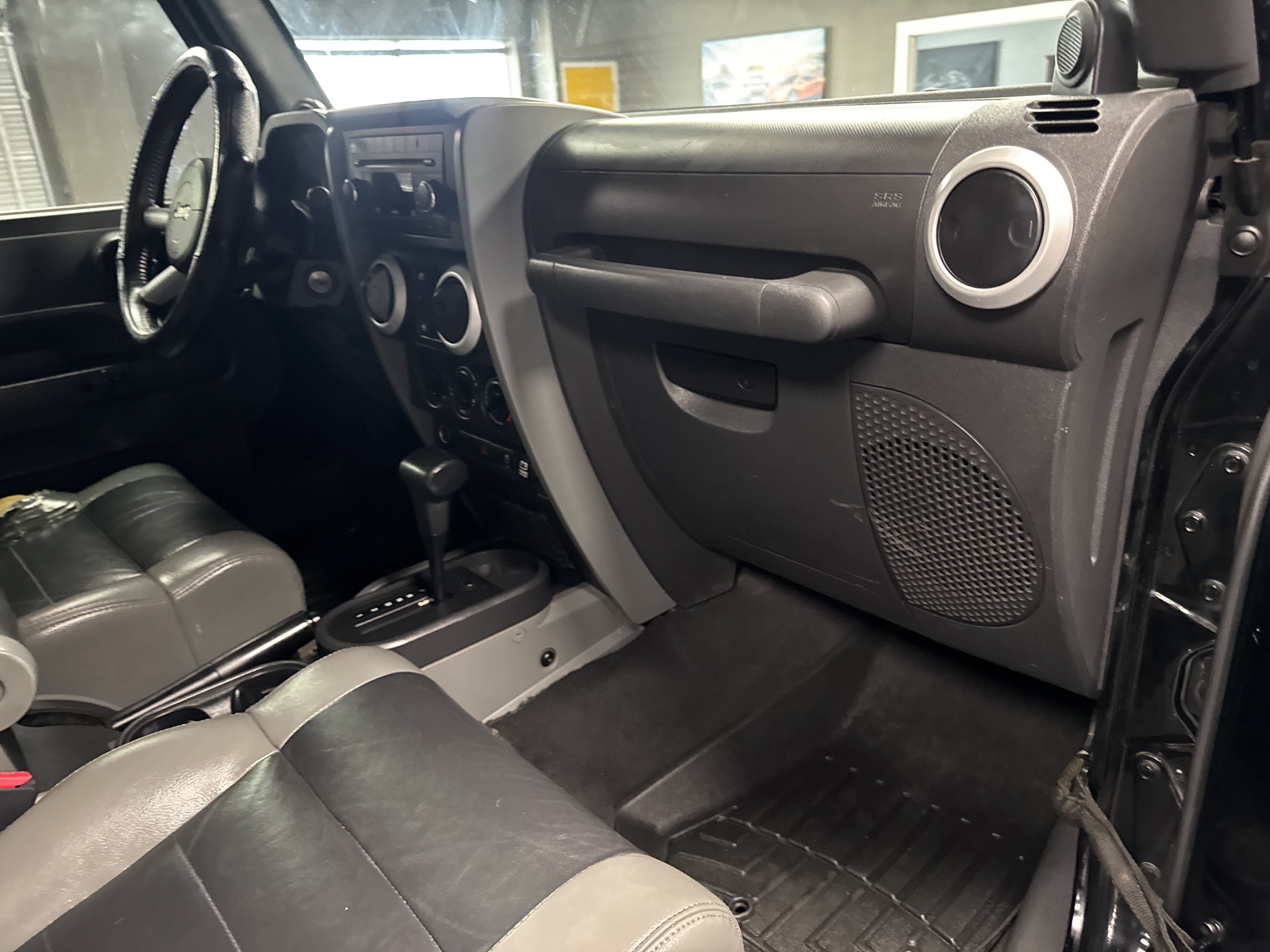 Used 2010 Jeep Wrangler Unlimited Sahara AWD/4WD image 10