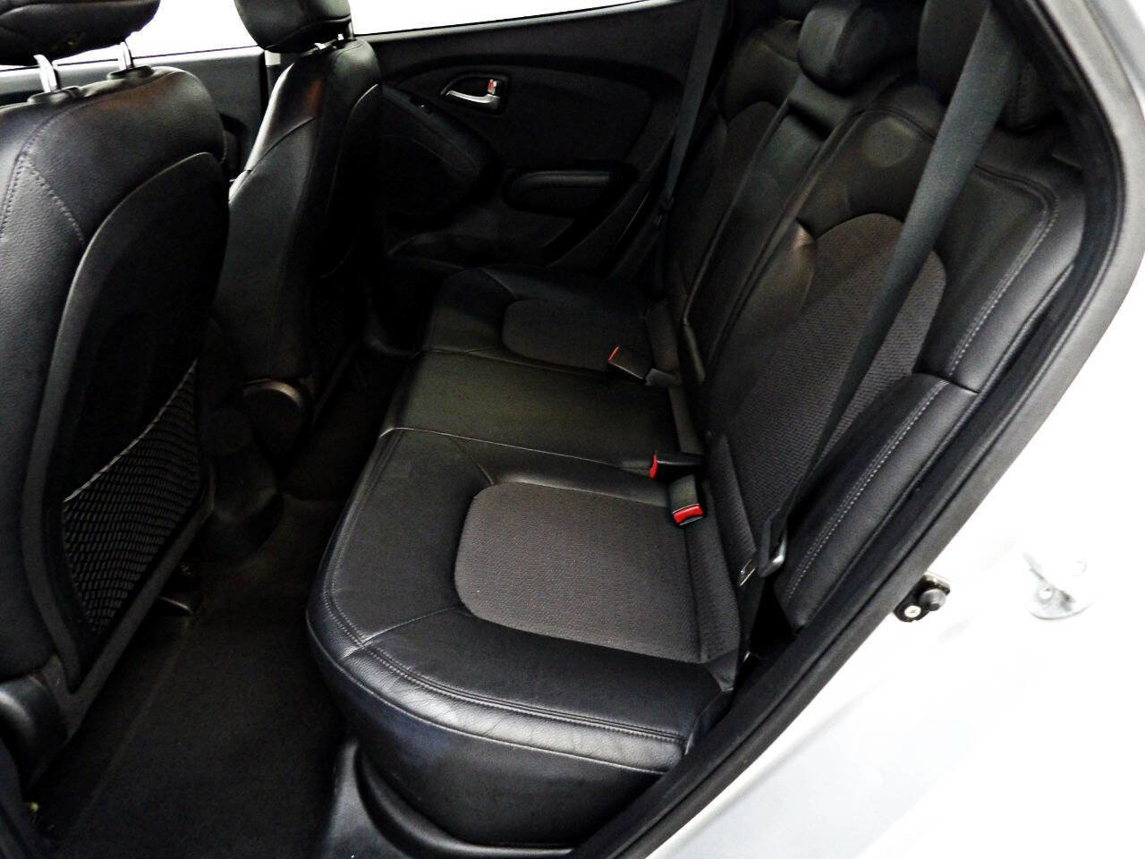 Used 2011 Hyundai Tucson GLS image 10