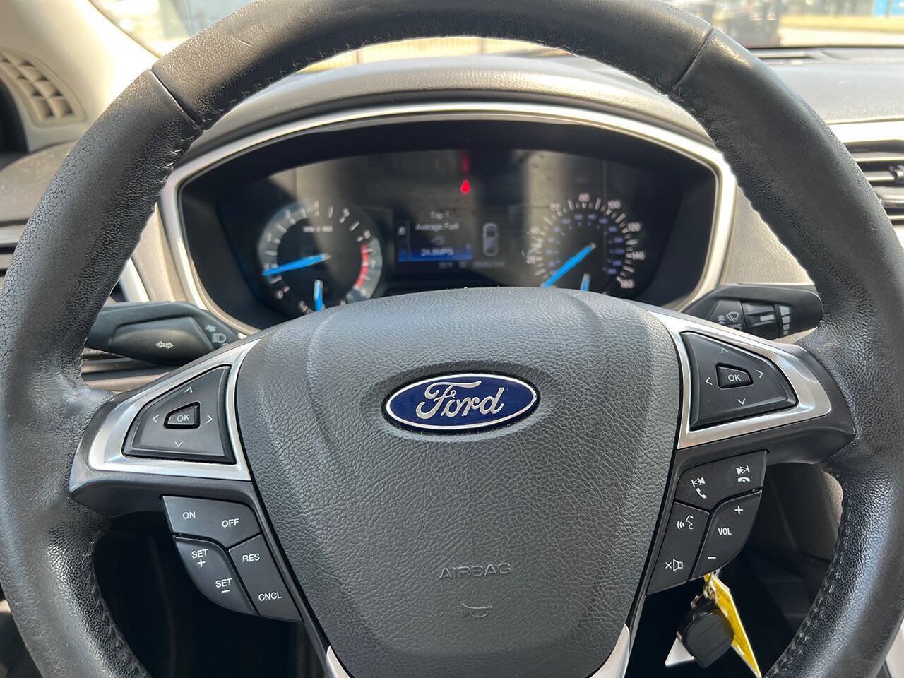 Used 2016 Ford Fusion SE w/ Equipment Group 201A FWD image 22
