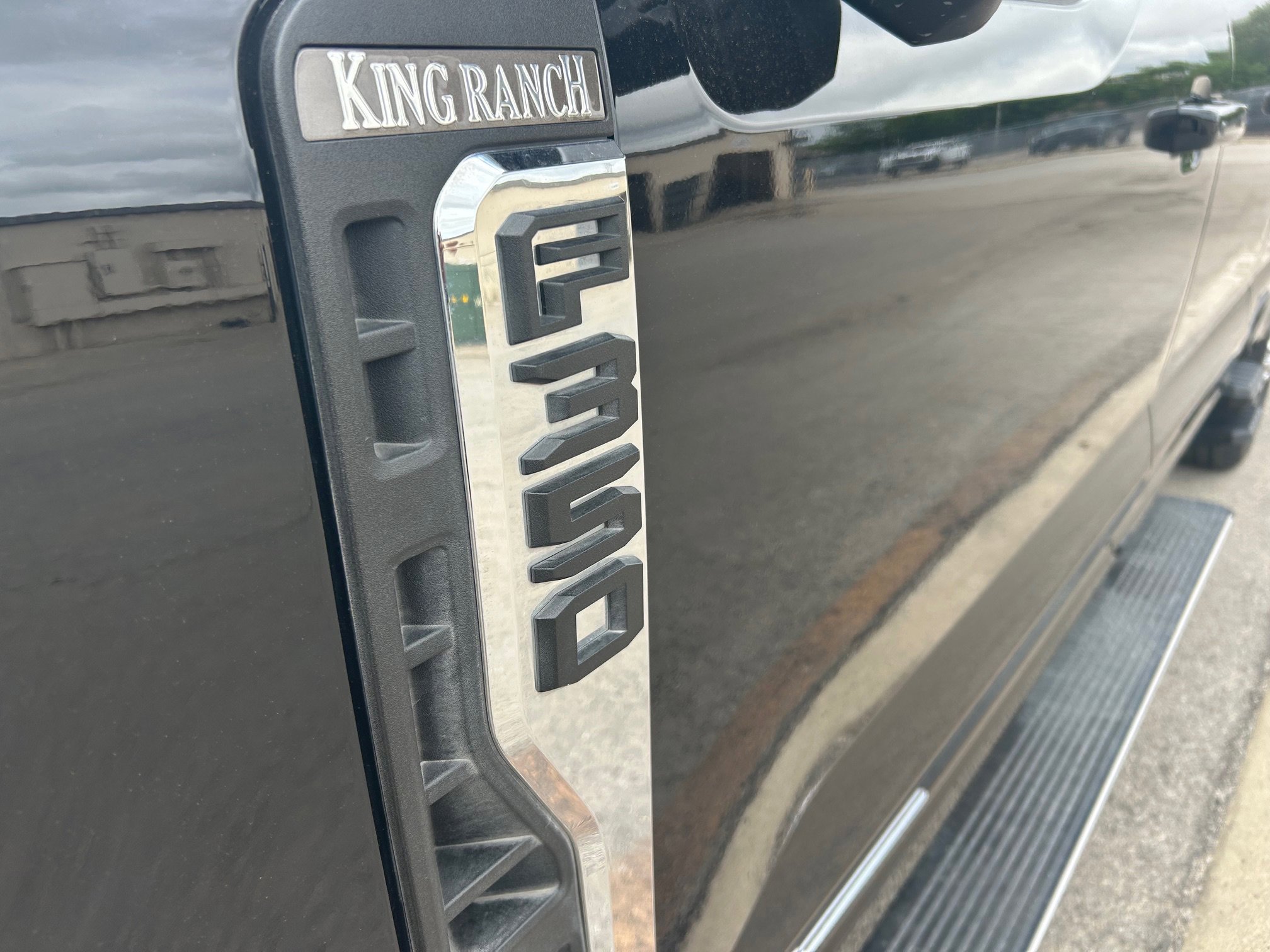 Used 2025 Ford F350 King Ranch w/ FX4 Off-Road Package image 3