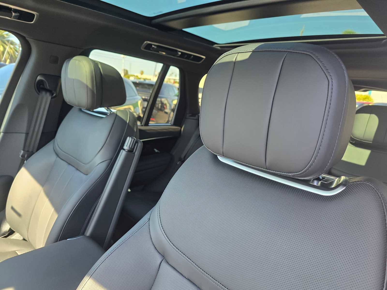 New 2025 Land Rover Range Rover SE image 26