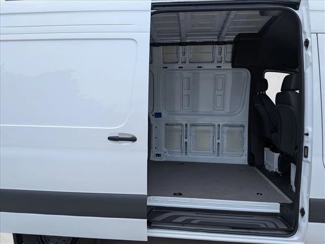 Used 2025 Mercedes-Benz Sprinter 2500 image 19