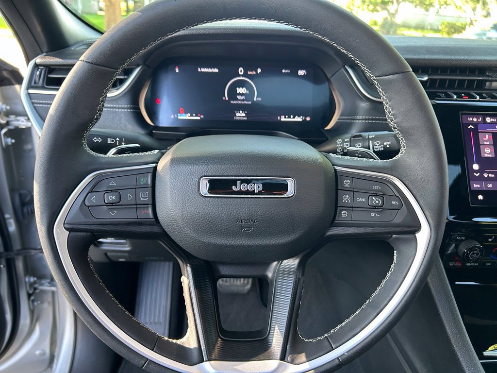 Used 2025 Jeep Grand Cherokee L Altitude RWD image 19