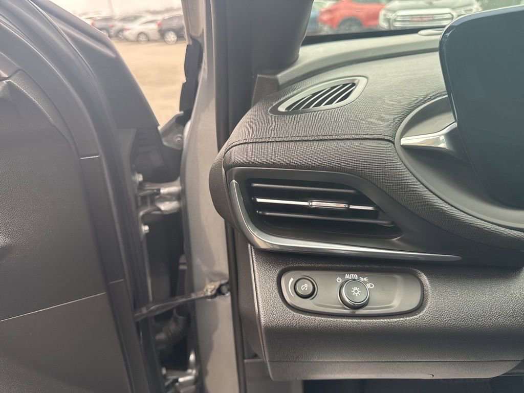 Used 2024 Buick Envista Preferred image 12