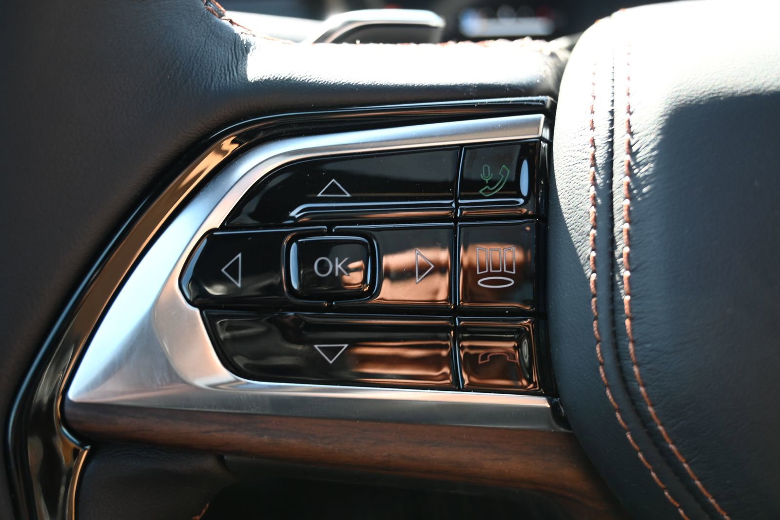 New 2025 Jeep Grand Cherokee L Summit w/ Obsidian Package image 12