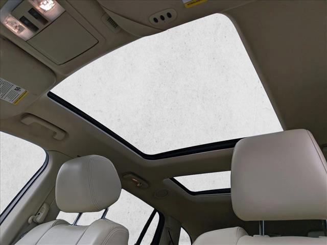 Used 2013 Lincoln MKT AWD image 16