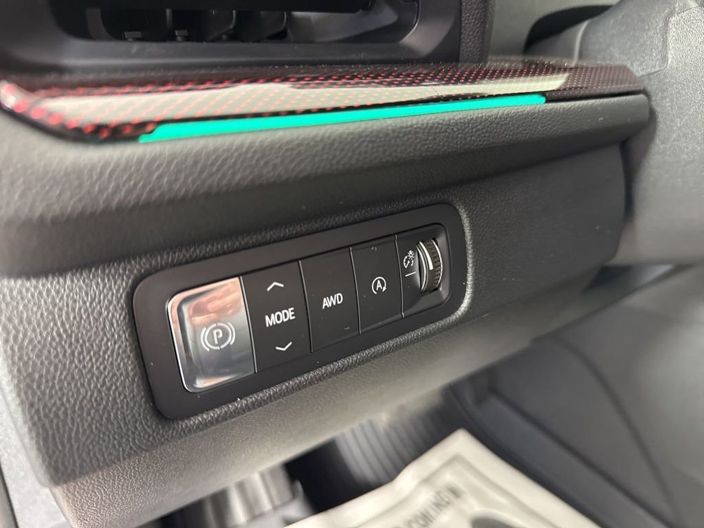 New 2026 Chevrolet Traverse RS w/ LPO, Floor Liner Package AWD/4WD image 20