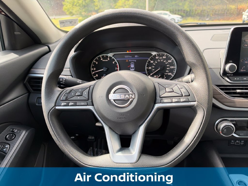 Used 2025 Nissan Altima 2.5 SV FWD image 19