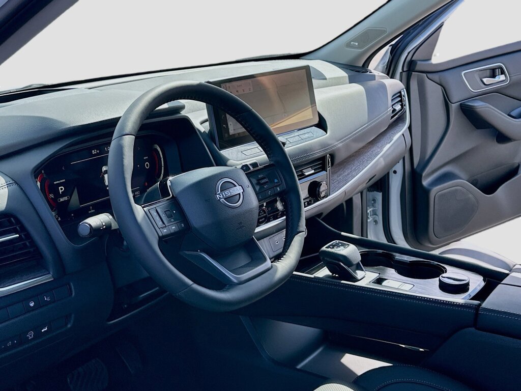 New 2026 Nissan Rogue Platinum image 4
