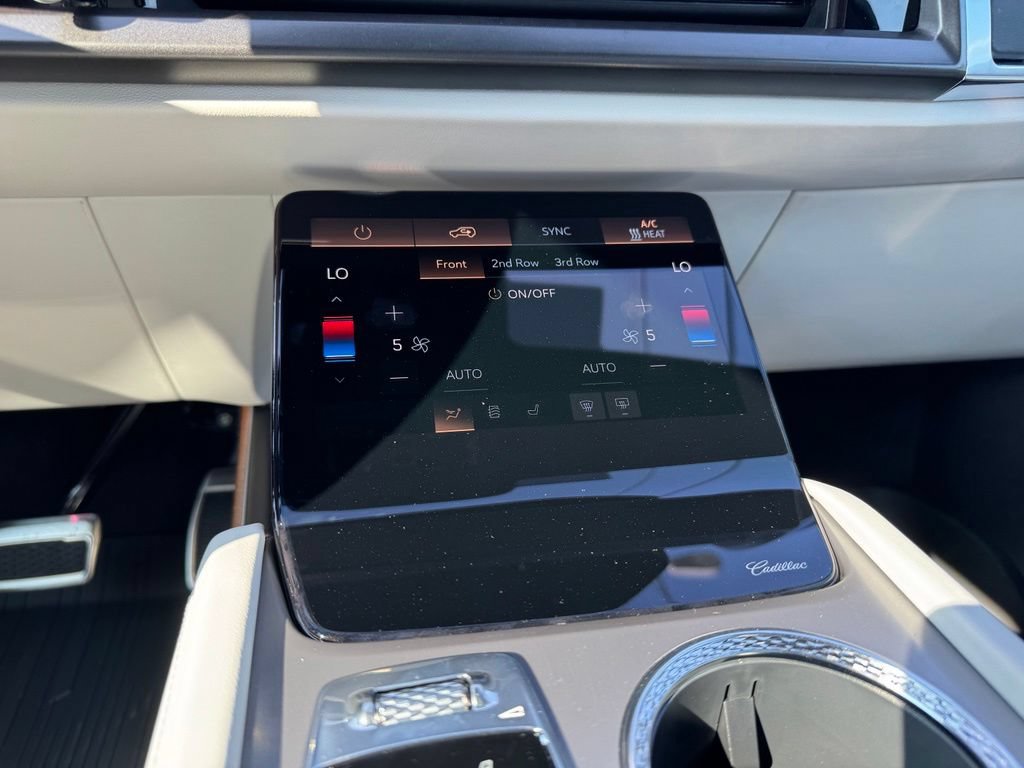 New 2027 Cadillac Vistiq Sport w/ LPO, Floor Liner Package AWD/4WD image 29
